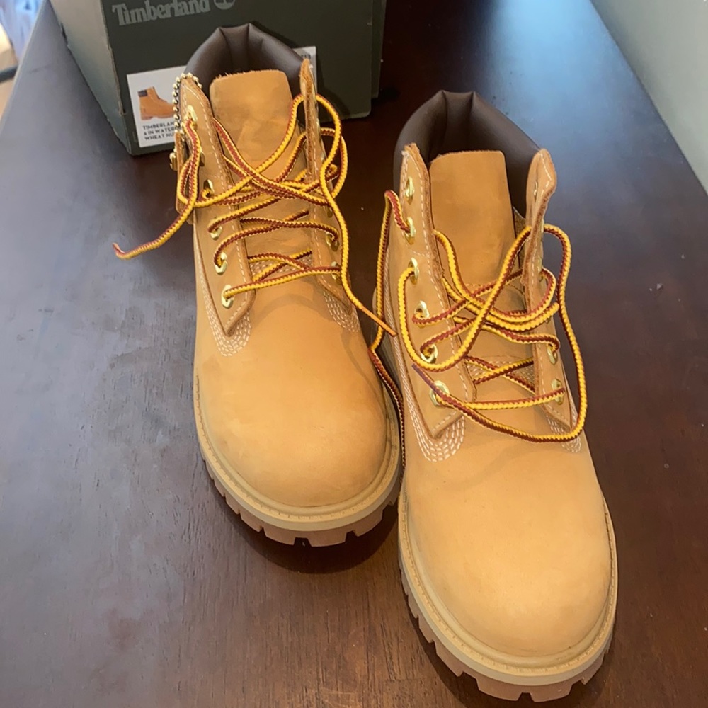 Boys timberland boots only worn 1 time for pictures. 🍂 wheat color